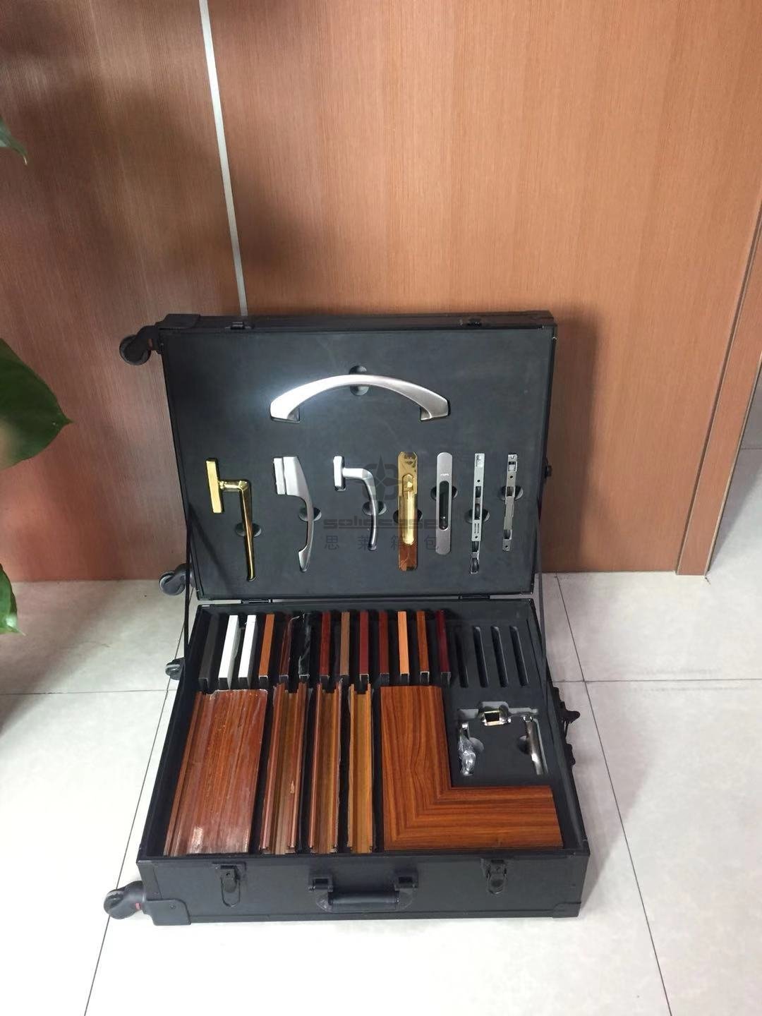 XϽչʾTչʾ䣬Uf݆չʾ2